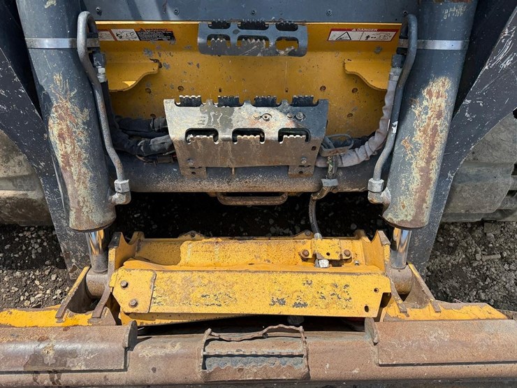 2023-deere-333g-image-10