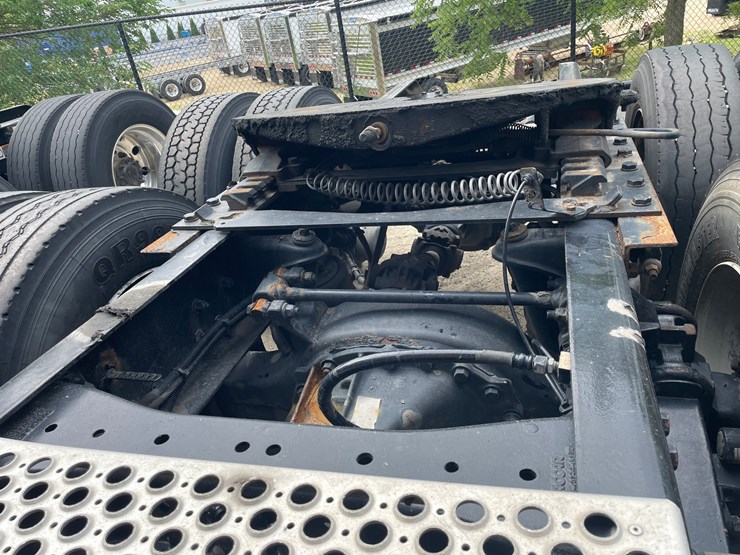2020-kenworth-t680-image-13