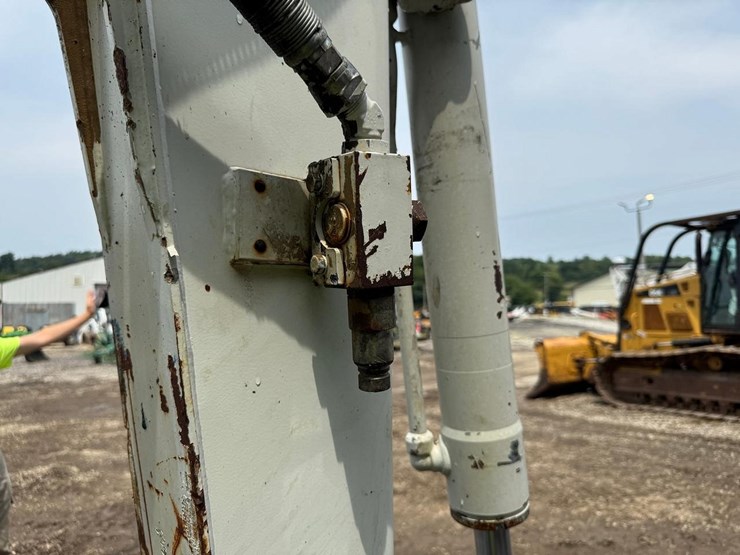 2012-takeuchi-tb250-image-12