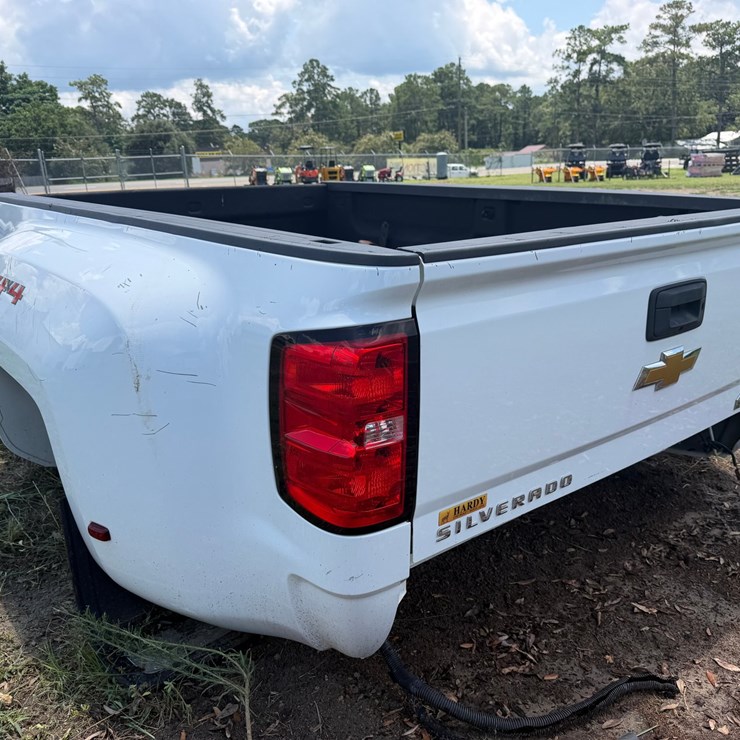 #112 • 2019 Chevrolet High Country Dually Truckbed