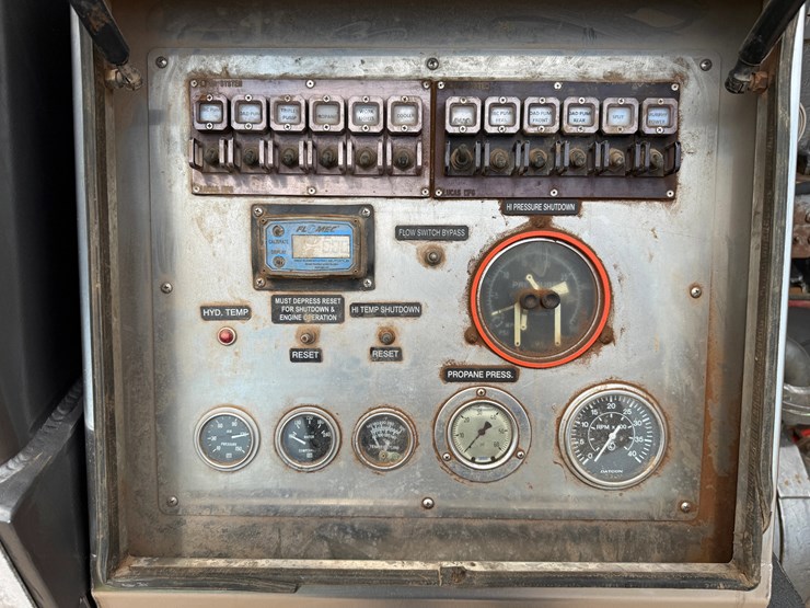 2019-peterbilt-389-image-13