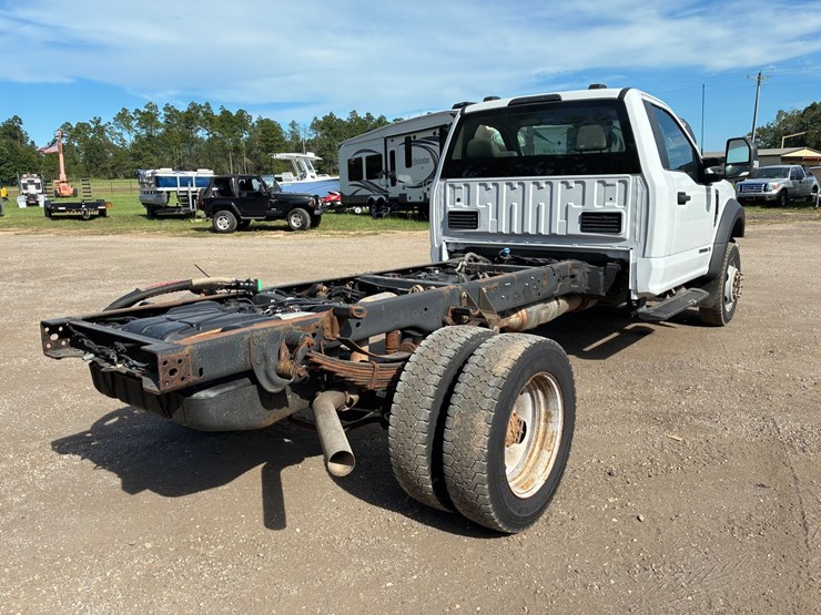 2022-ford-f550-xl-image-4