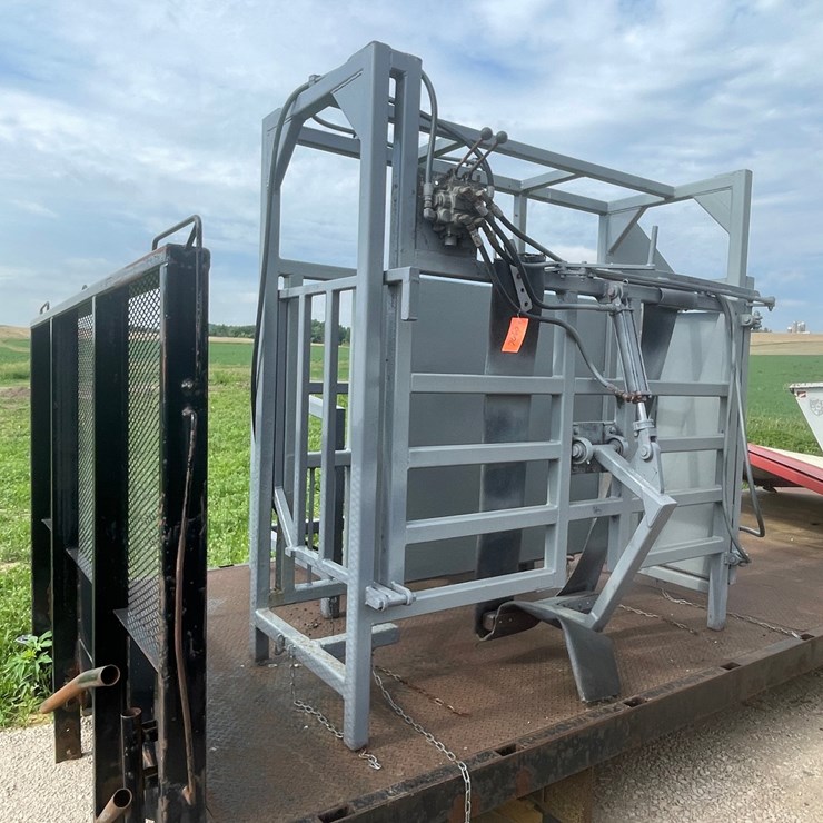 #303 • Tidenberg Heavy Duty Lay Down Cattle Chute
