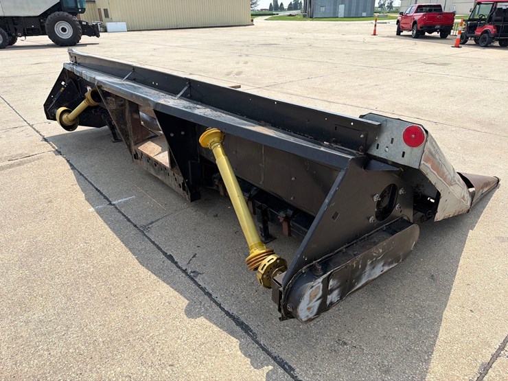 agco-6row30-corn-head-image-3