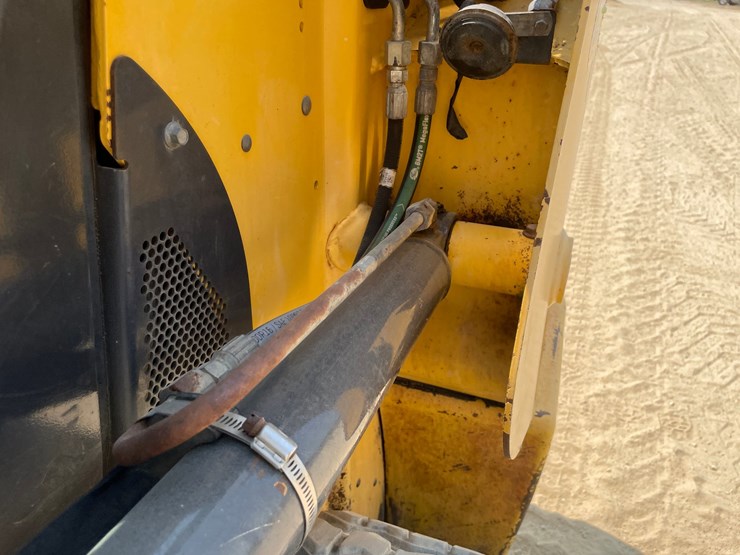 2016-new-holland-c227-image-48