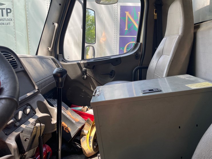 #4871-•-2005-freightliner-business-class-m2(wi-title)-image-21