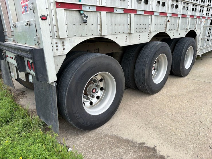2016-wilson-livestock-trailer-image-6