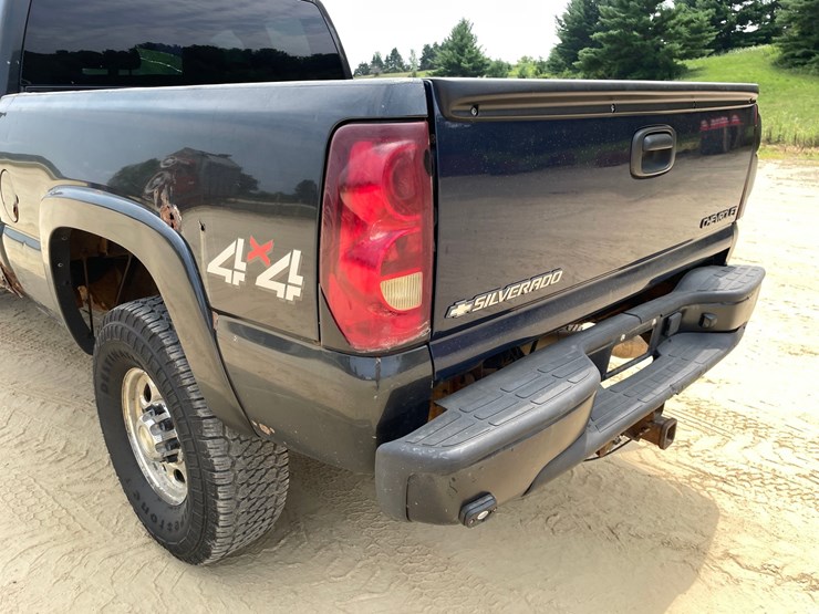 2003-chevrolet-silverado-2500hd-image-24