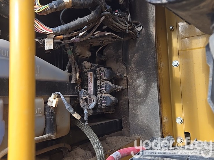 2019-caterpillar-336-image-31