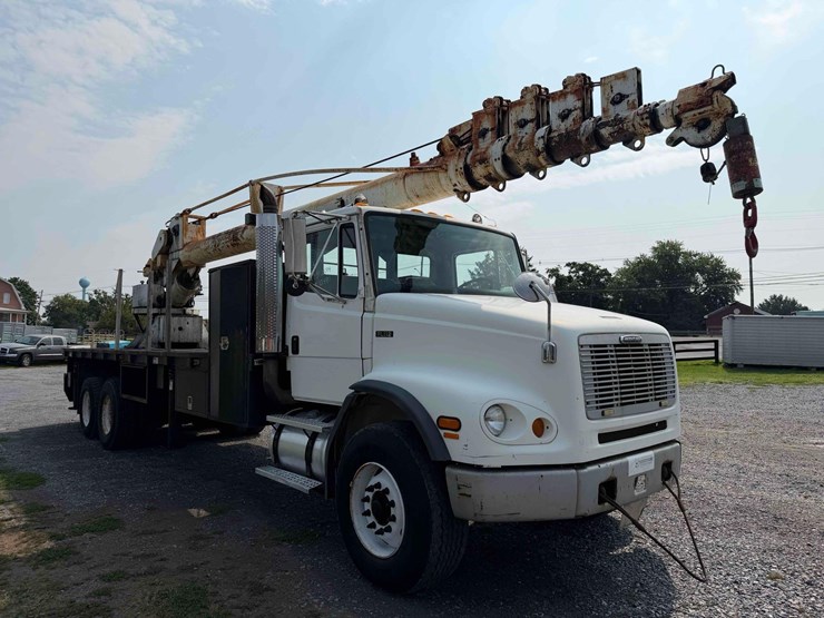 2000-freightliner-fl112-image-3