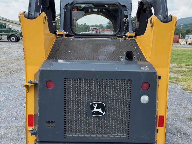 2018-deere-318g-image-11