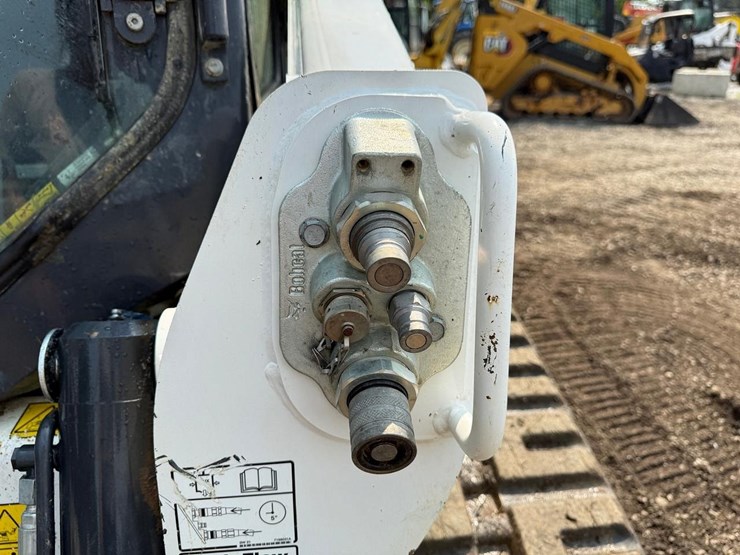 2023-bobcat-t770-image-11