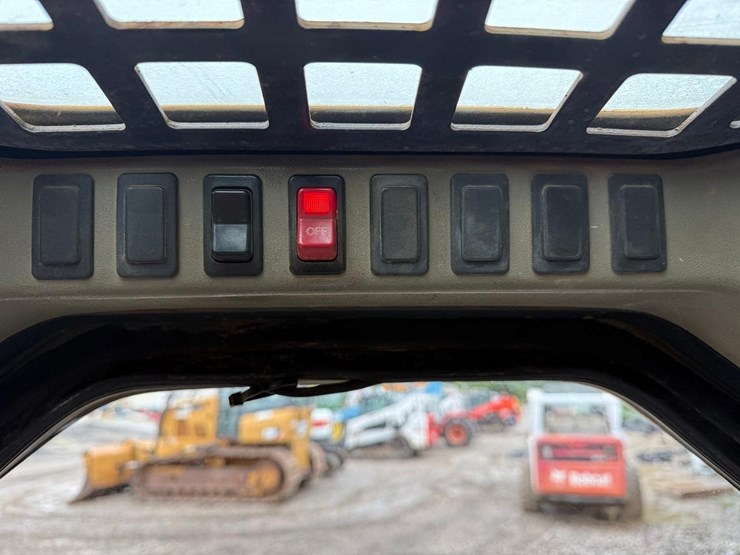 2005-bobcat-t190-image-25