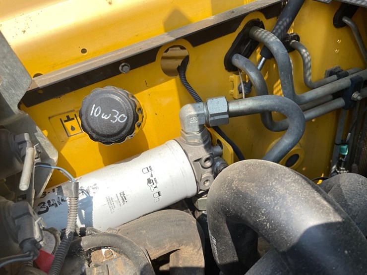 2016-new-holland-c227-image-55