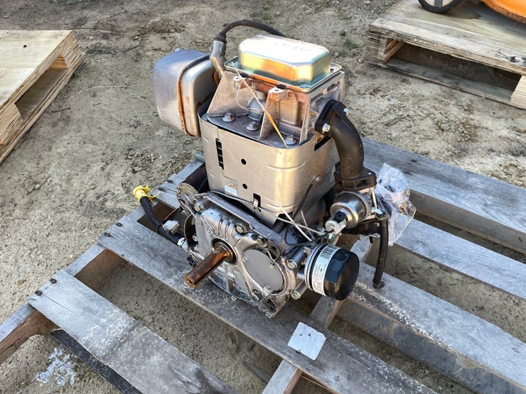 #3588-•-motor-off-of-a-dr-brush-mower-image-4