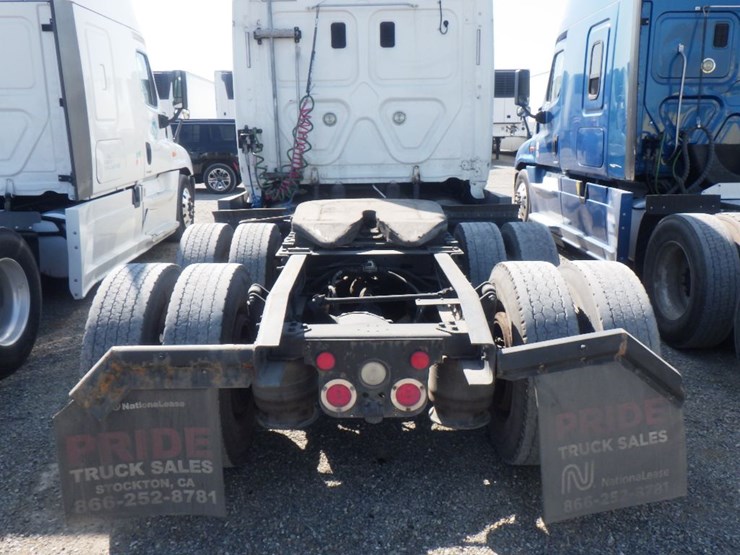 2015-freightliner-cascadia-125-image-9