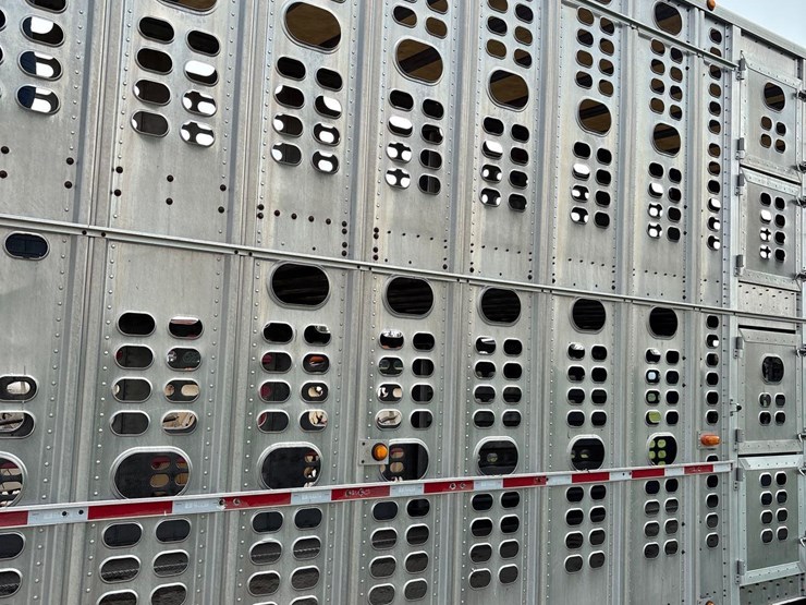 2014-wilson-livestock-trailer-image-46