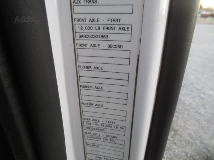 2008-volvo-vnl42t300-image-32