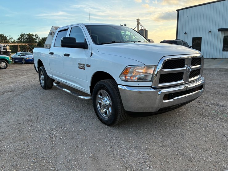2015-dodge-ram-2500-image-2