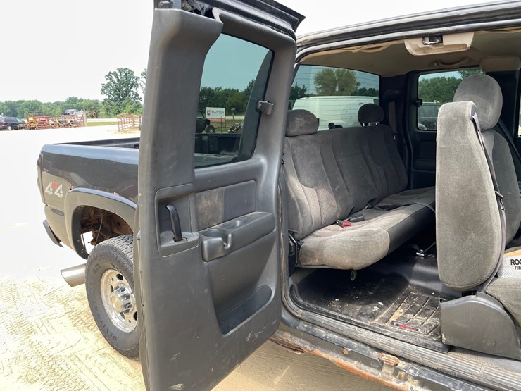 2003-chevrolet-silverado-2500hd-image-51