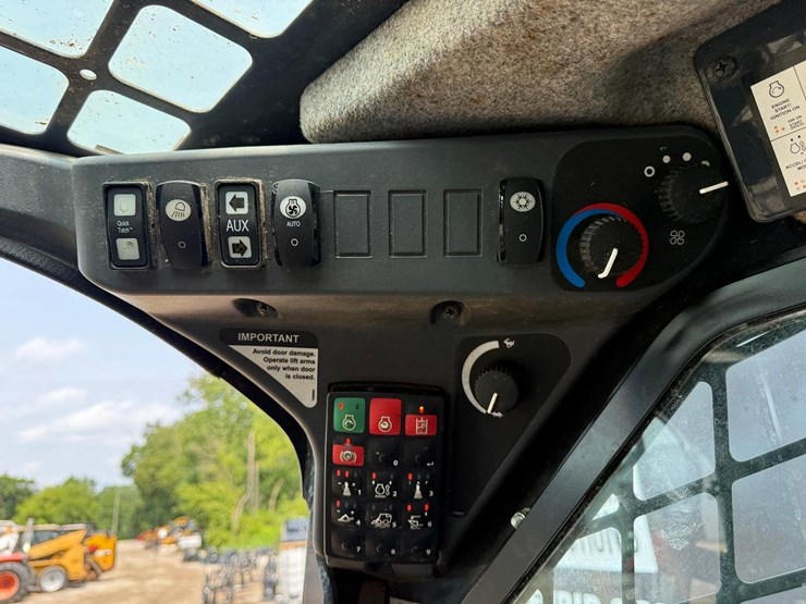 2024-deere-320g-image-20