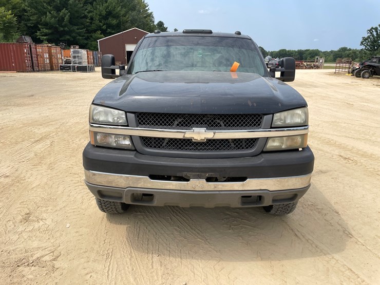 2003-chevrolet-silverado-2500hd-image-2