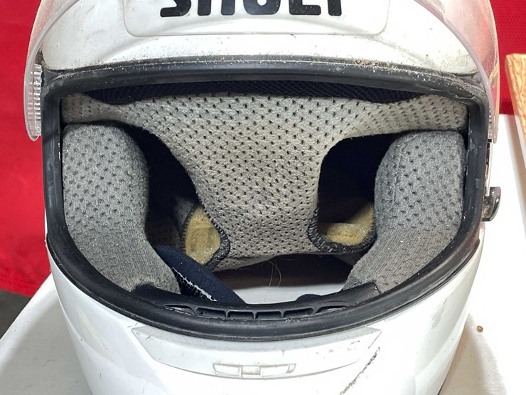 #5748-•-shoei-motorcycle-helmet-image-5