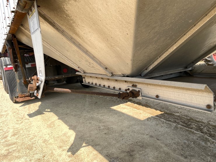 2011-merritt-42'-hopper-image-26