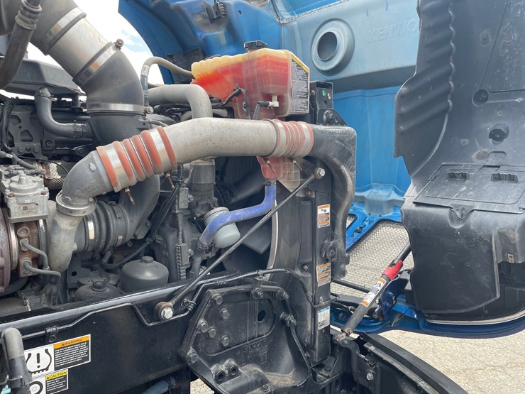 2022-kenworth-t680-image-37