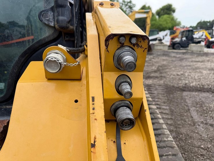 2022-caterpillar-289d3-image-11