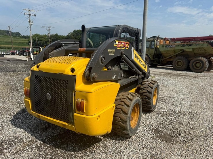 2012-new-holland-l230-image-4