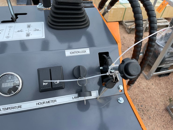 #5633-•-landhonor-mini-skid-steer-loader-me380r2-(mosinee,-wi)-image-10
