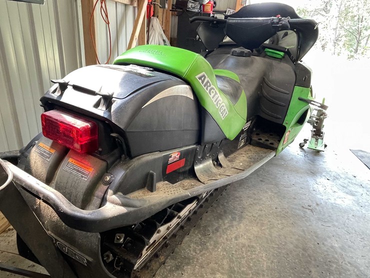 #5735-•-2004-artic-cat-snowmobile-image-3