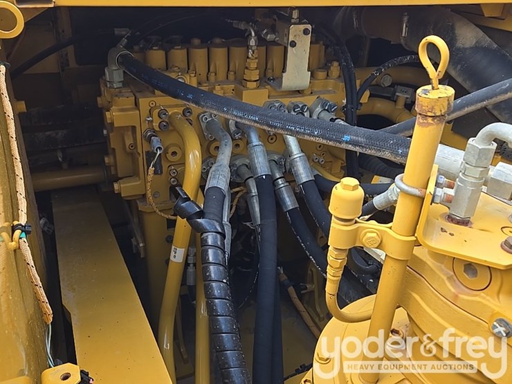2019-caterpillar-336-image-47