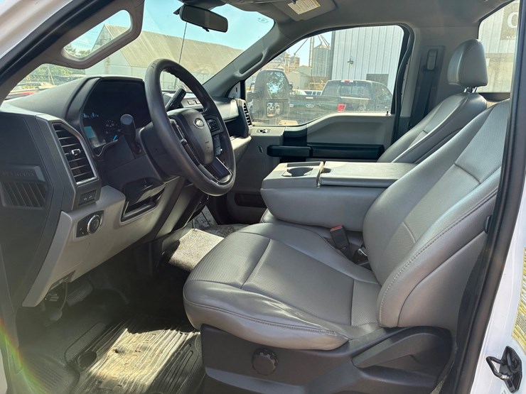2022-ford-f550-xl-image-8