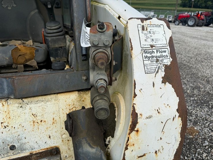 bobcat-t300-image-10