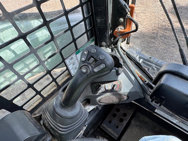 2023-bobcat-t770-image-29