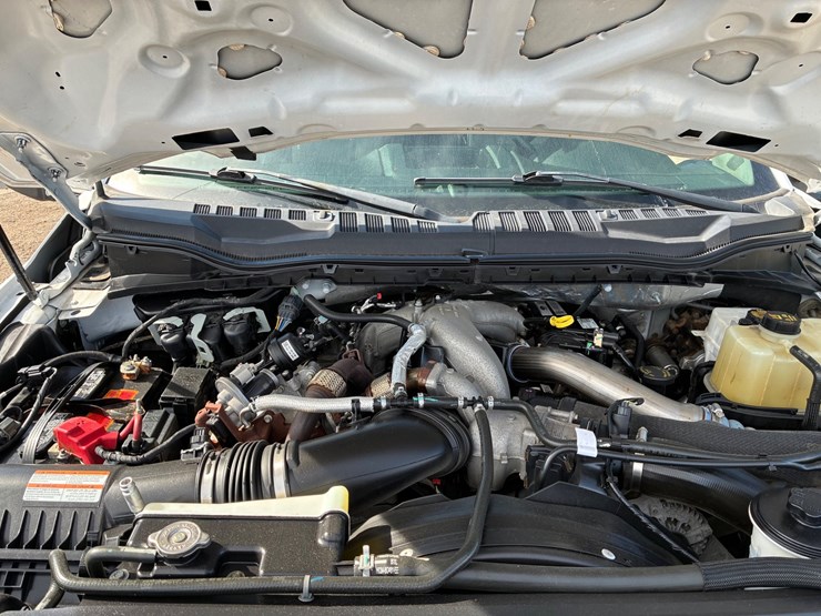 2022-ford-f550-xl-image-13