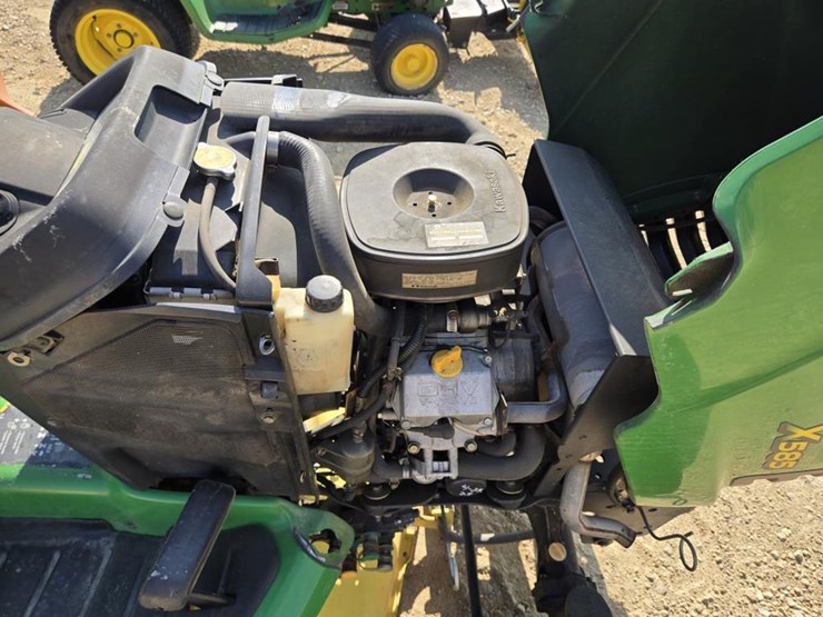 john-deere-x585-image-7