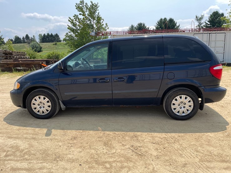 2006-chrysler-town-&-country-image-8