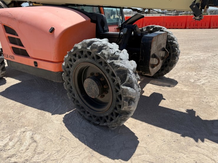 2014-jlg-g9-43a-image-6