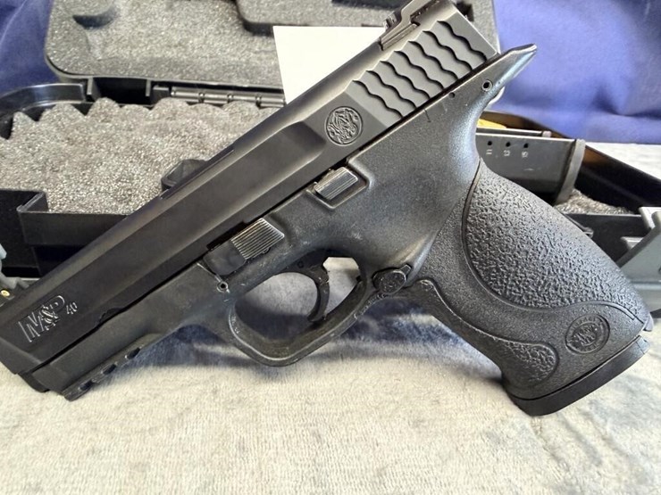 gs---smith-and-wesson-m&p-40-image-1