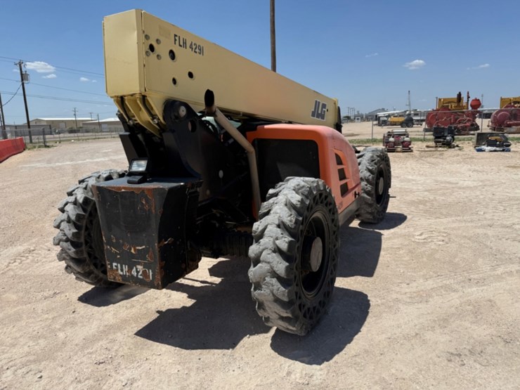 2014-jlg-g9-43a-image-3