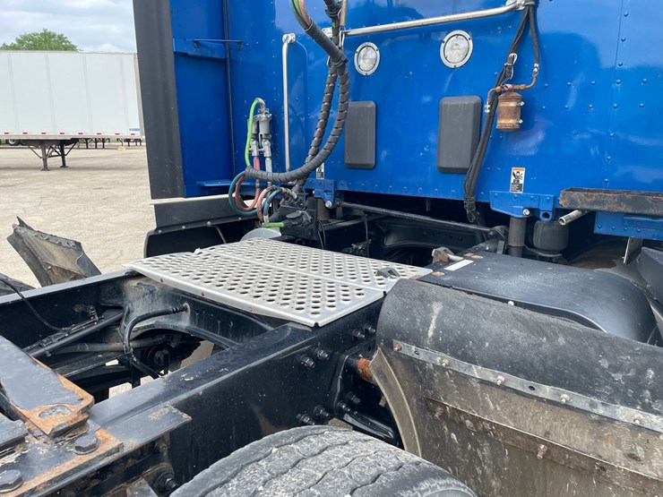 2022-kenworth-t680-image-19