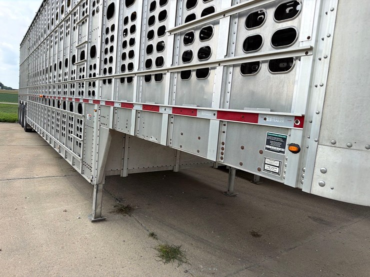 2016-wilson-livestock-trailer-image-31