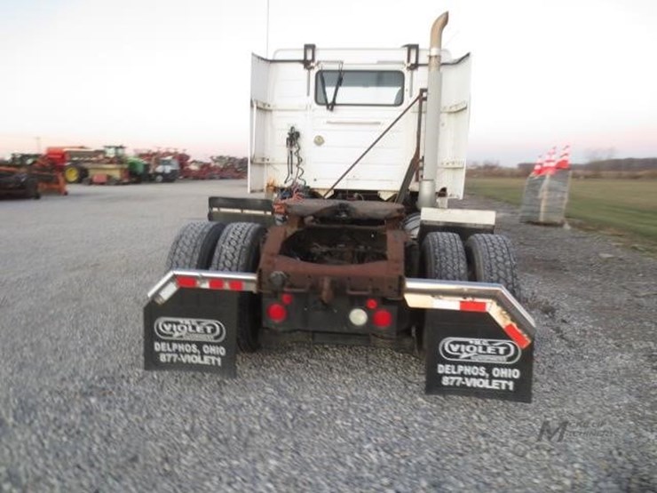 2008-volvo-vnl42t300-image-7