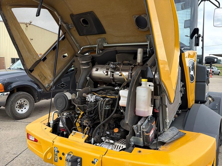2021-deere-324l-image-53