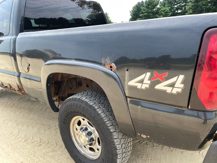 2003-chevrolet-silverado-2500hd-image-23