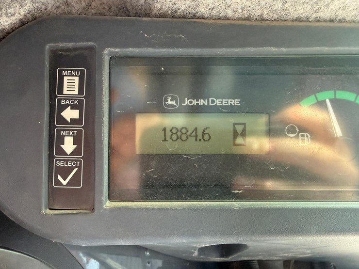 2016-deere-320e-image-22