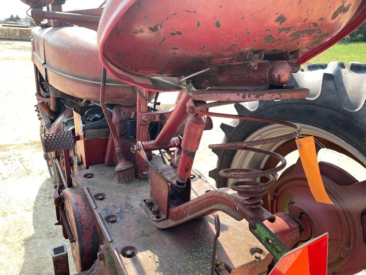 #300-•-1951-farmall-m-tractor-image-32